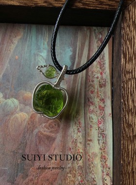 SUIYI 青苹果 原创设计 新年限定橄榄绿琉璃原石项链女氛围感礼物