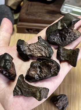 新疆戈壁滩哈密老坑变化泥石