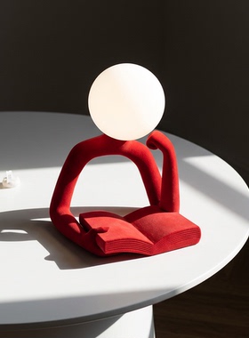 创意红色树脂人物造型装饰摆件