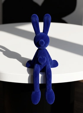 灯芯绒兔子坐姿潮玩摆件