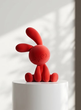 可爱卡通红兔毛绒桌面摆件