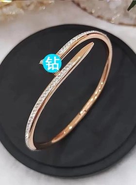 跨境经典款泥巴钻钛钢手镯女玫瑰金不掉色高级感时尚卡家钉子手镯
