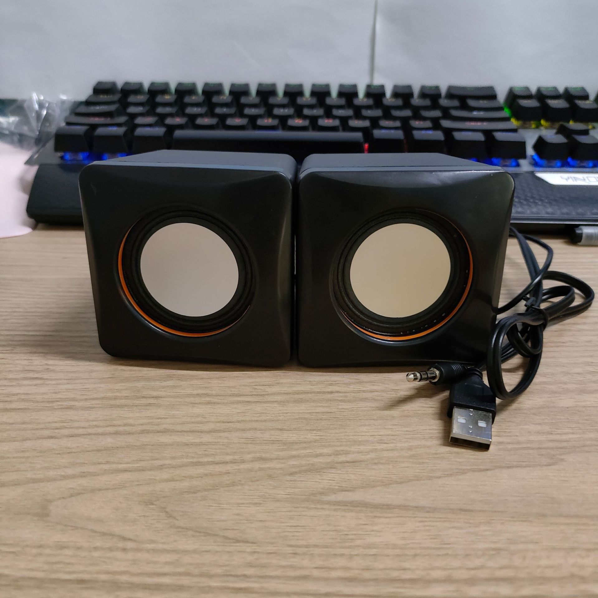 Desktop computer small speaker notebook mini audio desktop portable small speaker USB wired 3.5 interface speaker