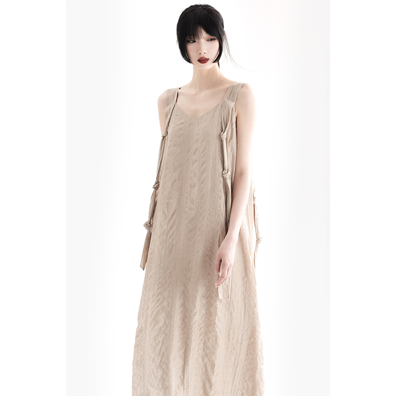 APOZi collection无极水墨系列夏季新中式极简宽松扭结吊带连衣裙 - 图1