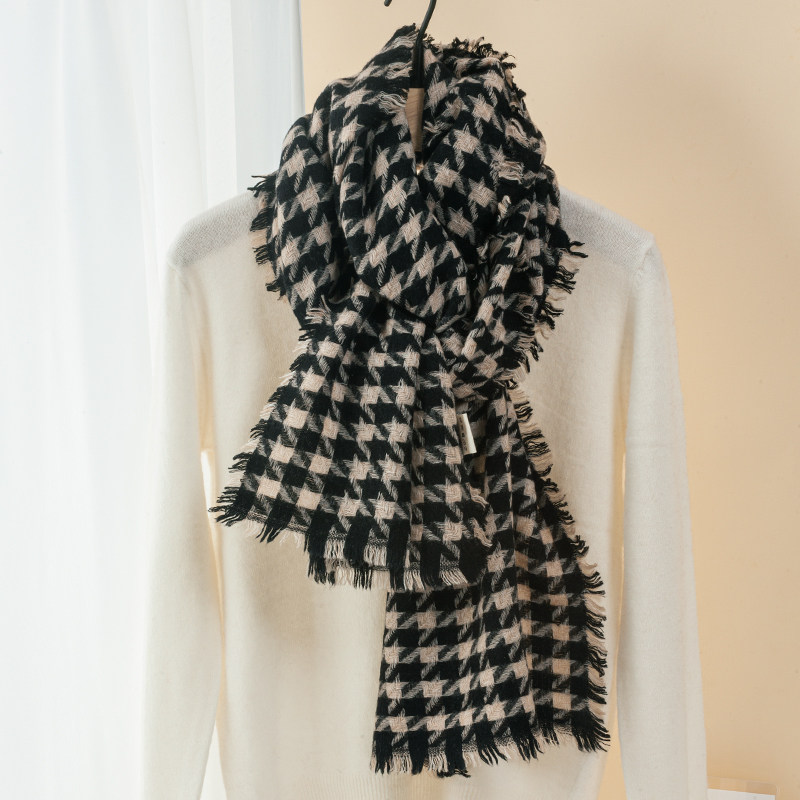 千鸟格纯色羊毛围巾2025新款秋冬季百搭黑白格子100羊绒女披肩,淘宝优惠券,粉丝福利购,淘宝优惠卷