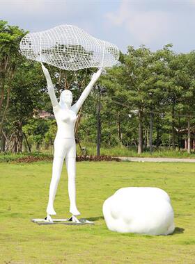 不锈钢铁艺镂空云朵户外景观小品读书人物雕塑小区草坪售楼处摆件