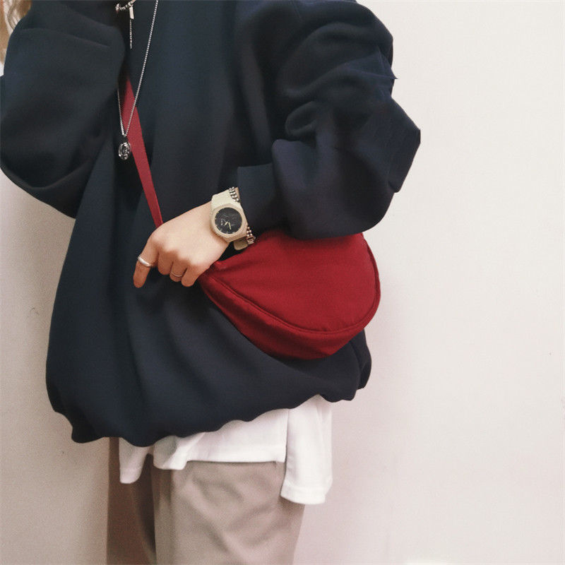 新月形包包斜挎包女高级感小众设计砖红色水饺包宽肩带休闲单肩包