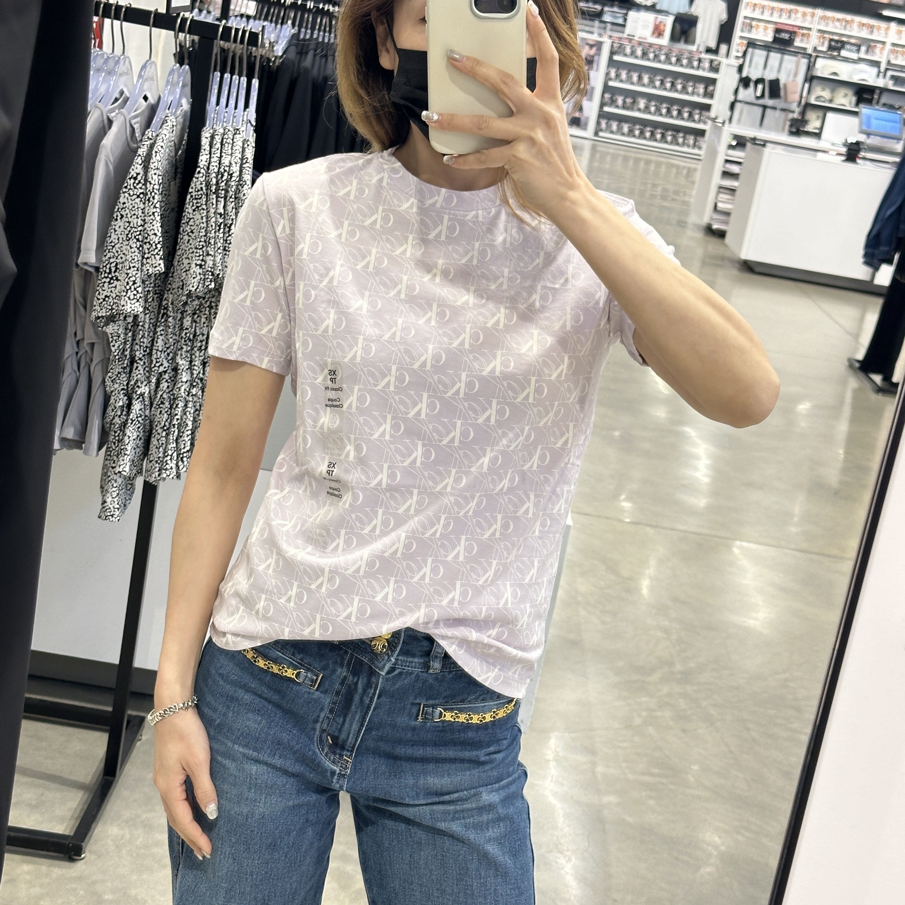 Calvin Klein CK夏季新款女士休闲时尚满标LOGO纯棉圆领短袖T恤 - 图3