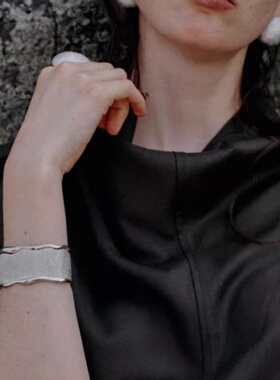 波纹磨砂鎏金开口手镯女