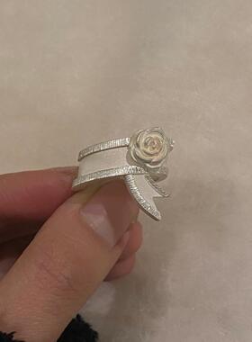 绝美仙气烧白丝带山茶花戒指女