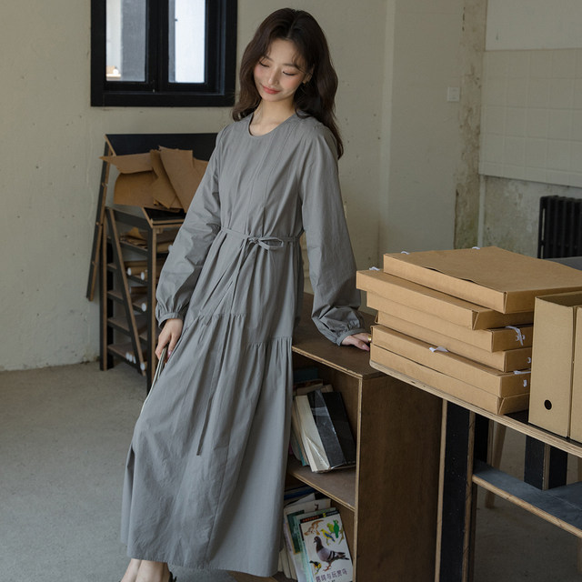 Literary French round neck, elegant and slimming dress