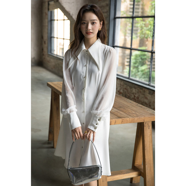 Simple and stylish white niche versatile dress