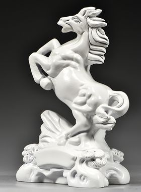 白色木马到成功雕刻摆件