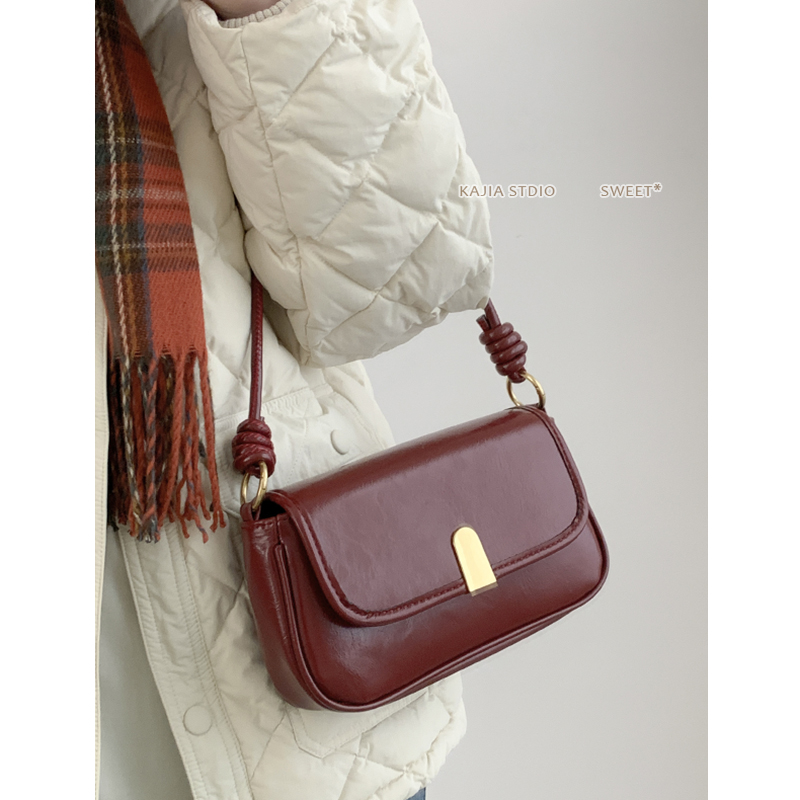 复古红色女2022冬天新款高级斜挎包 奔蕾女士包袋