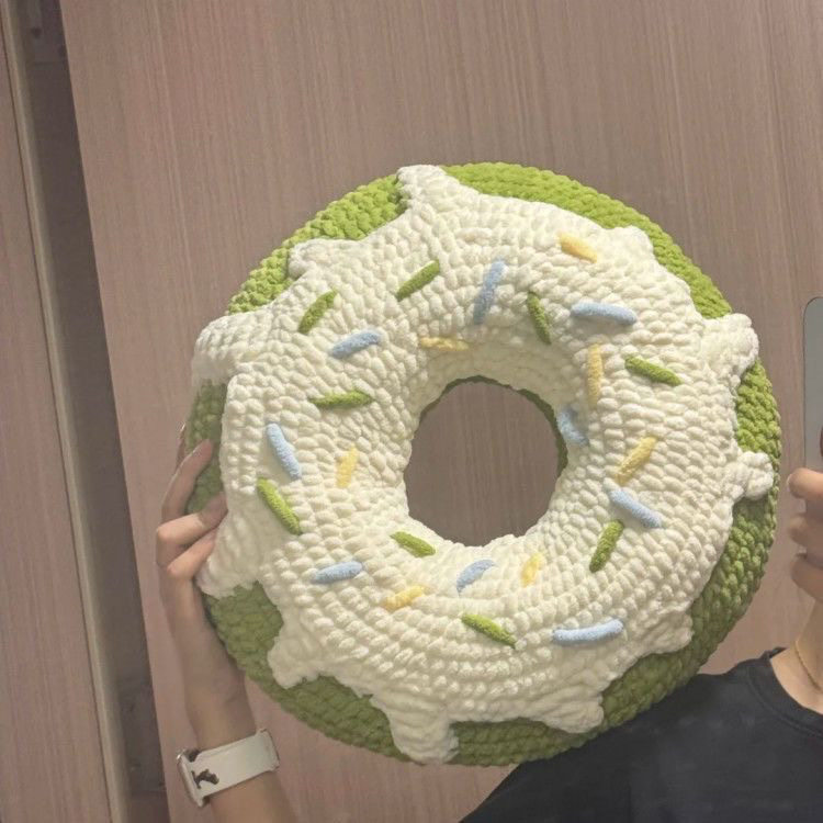 粗毛线钩针钩织超大水果甜甜圈抱枕diy材料包手作靠枕送女友礼物 - 图1