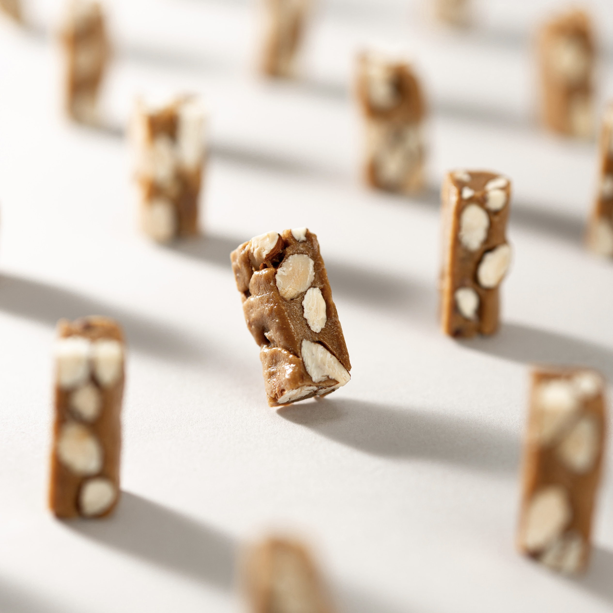 悠客家海盐巴旦木太妃糖酥脆坚果夹心休闲零食糖果网红下午茶甜点 - 图2