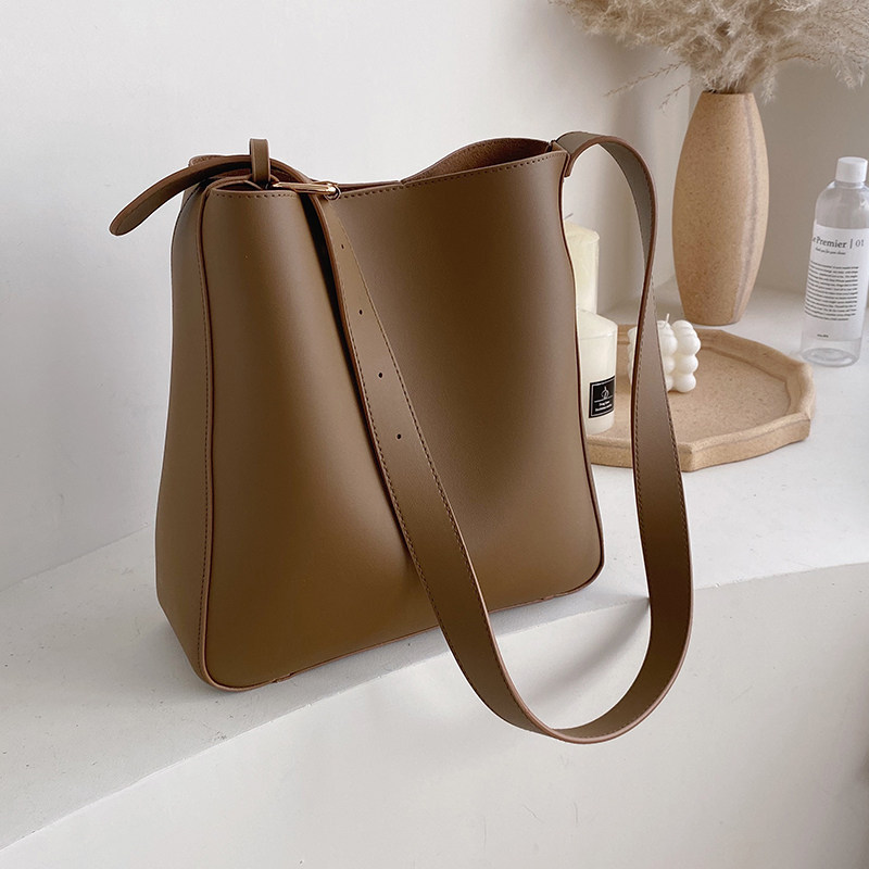 小ck旗舰店官网2020新款潮女斜挎包 佐妮梵女士包袋