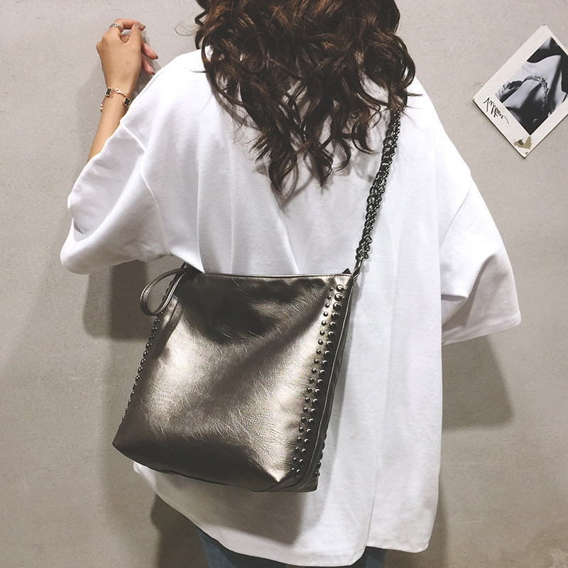 今年流行的小ck小众设计秋冬斜挎包 佐妮梵女士包袋