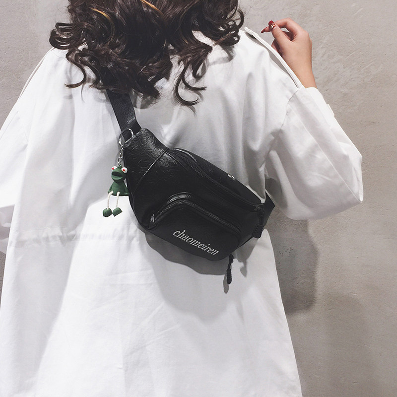 今年流行的小ck单肩斜挎百搭潮胸包 佐妮梵女士包袋