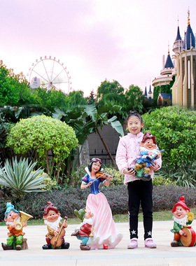 玻璃钢卡通风商场美陈矮人雕塑