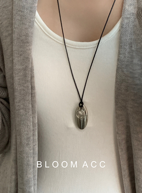 小众设计感黑绳长款水滴豆子项链高级感百搭休闲皮绳锁骨链毛衣链