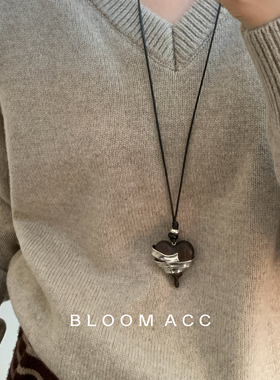 小众设计高级感银包手工黑檀木爱心吊坠项链女气质长款秋冬毛衣链