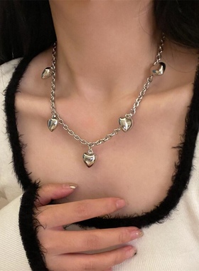 气质好看高级感多个爱心吊坠项链金属感复古链条锁骨链辣妹颈链