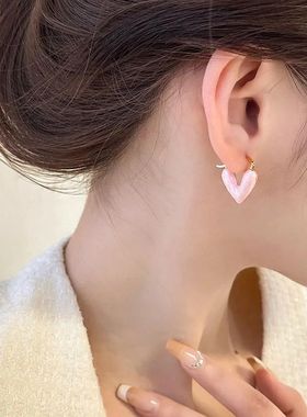 2024 New Korean Light Luxury Pink Oil Dropping Love Stud