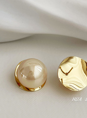 2023 New Light Luxury Simple Elegant Golden Pearl Stud
