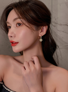 Elegant Celebrity Wind Rice Beads Fireworks Ball Pendant