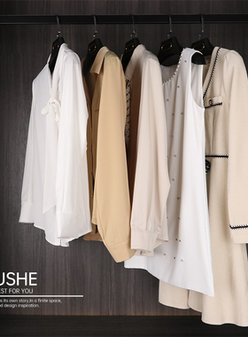 初舍印象样板房衣帽间衣服