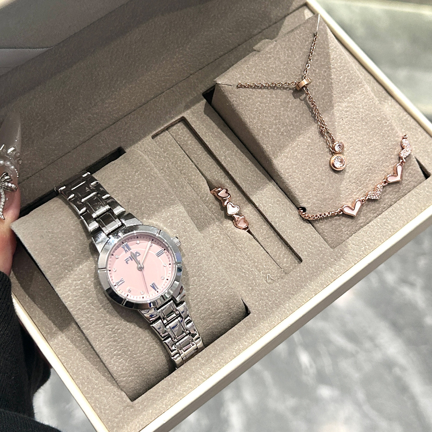 FILA斐乐女士手表女款轻奢小众高级感小圆表送女生日礼物礼盒6601,淘宝优惠券,粉丝福利购,淘宝优惠卷