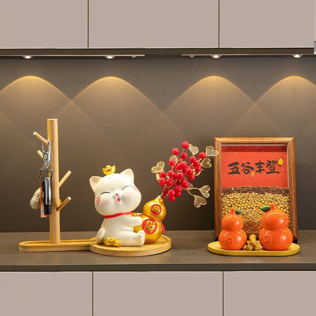 Zhaocao enters the entrance hall to store creative ornaments
