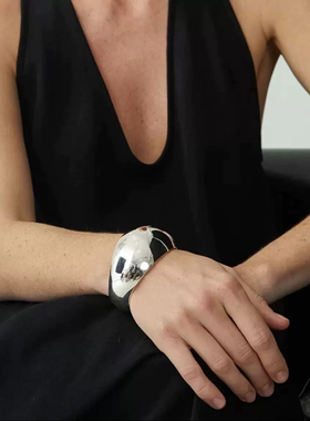 Céleste宽版弧形亮面开口手镯