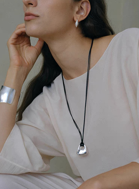 Céleste银丝刺绣锁包长项链女