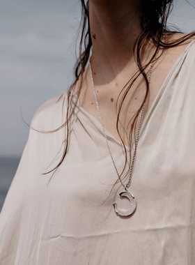 Céleste鎏沙C型弯月吊坠项链女
