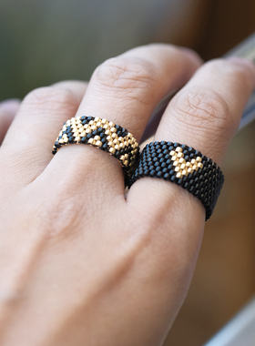 设计诗款哥伦比亚风进口米珠编织个性时尚百搭小众戒指尾戒