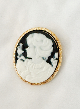 2025新款欧美复古卡梅奥人头像珍珠项链毛衣链女手链胸针套装