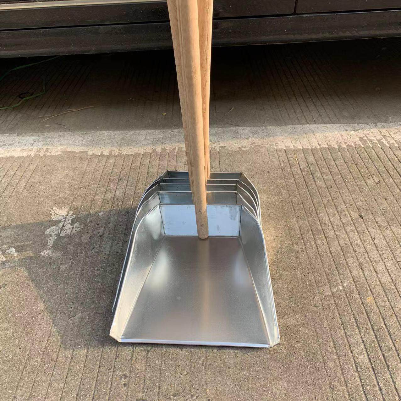 加大加厚木头柄铁畚箕大号单个铁皮畚斗簸箕垃圾斗垃圾铲环卫耐用,淘宝优惠券,粉丝福利购,淘宝优惠卷