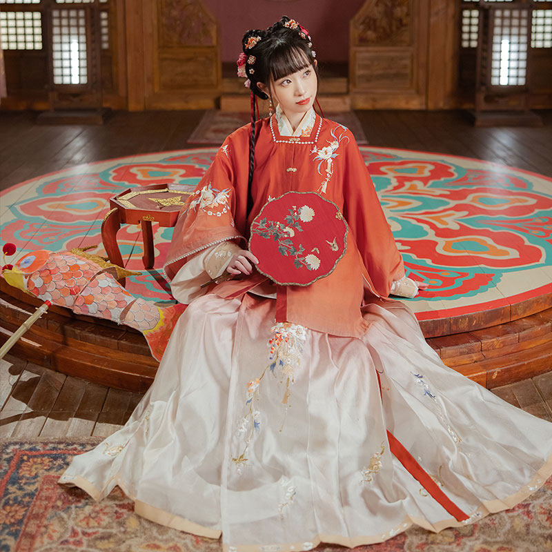 小豆蔻交领衫渐变明制汉服女马面裙 十三余汉服