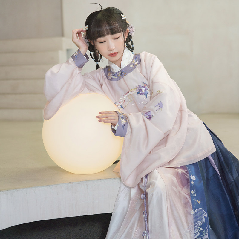 十三余小豆蔻明制汉服女春马面裙 十三余汉服