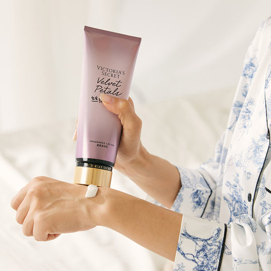 Victoria's Secret Fragrance Body Damask Velvet Petals Moisturize