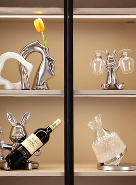 现代轻奢酒柜装饰品高档客厅家居电视壁柜暴力熊摆件乔迁搬家礼物