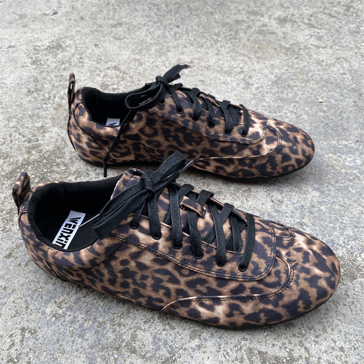 西班牙新品2024秋季野性复古豹纹圆头深口交叉系带休闲平底女单鞋,淘宝优惠券,粉丝福利购,淘宝优惠卷