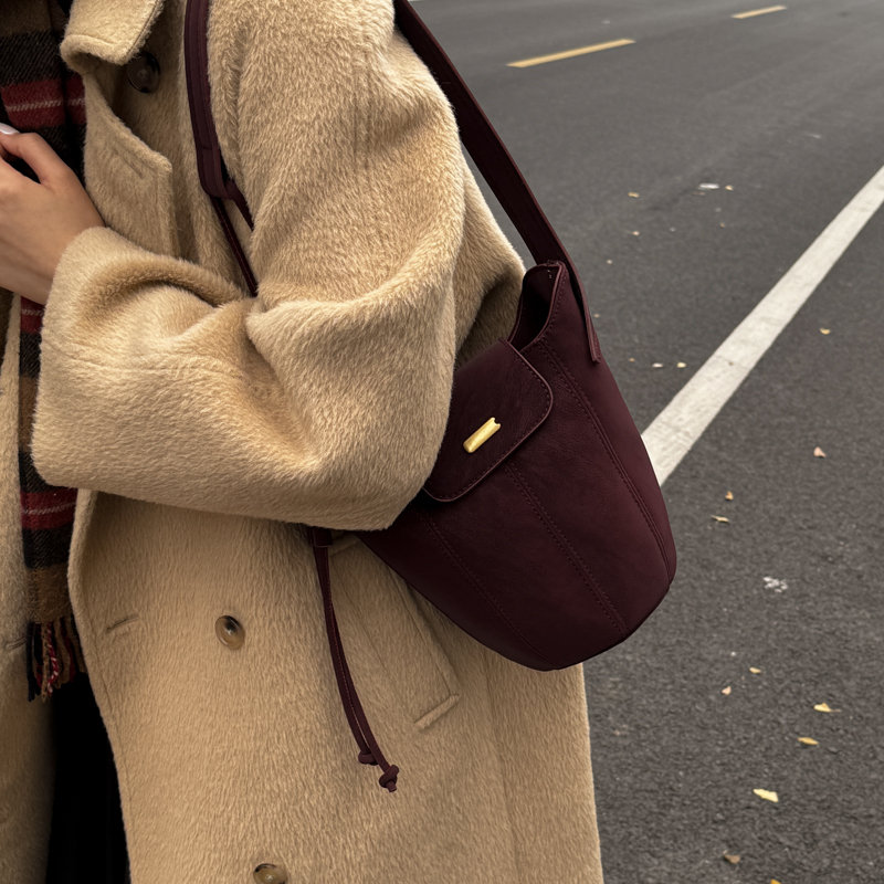 复古小众百搭水桶包女2025新款高级洋气手提包简约通勤单肩斜挎包 - 图2