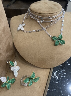 18k金满钻满天星绿叶蝴蝶绿宝石er huan戒指套链