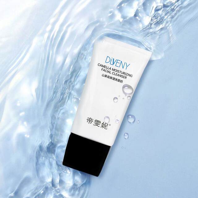 Divini camellia moisturizing facial cleanser