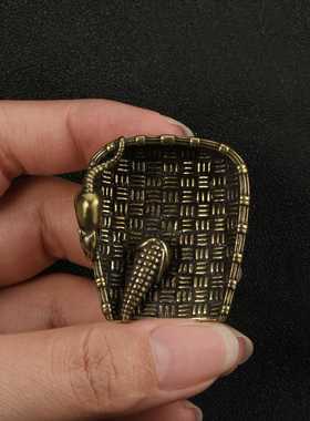 新款直销古玩老铜器杂项收藏铸造仿古老黄铜迷你簸箕小挂件老物件