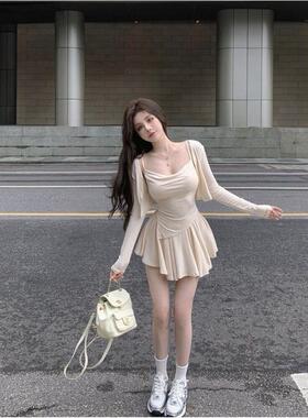 纯欲辣妹不规则吊带背心