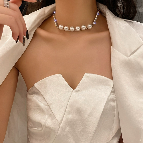 Бусины из жемчуга, ожерелье, небольшая дизайнерская короткая цепочка до ключиц, изысканный стиль, популярно в интернете, простой и элегантный дизайн, тренд сезона